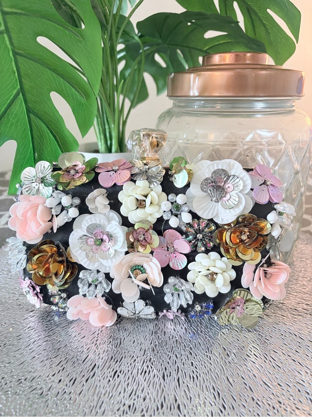 Bebe Daisy Floral Sequin Beaded Clutch Black Gold Chain Strap